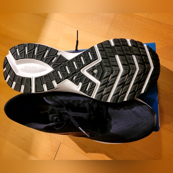 Brooks Launch Speed Running Shoes - Picture 3 of 5